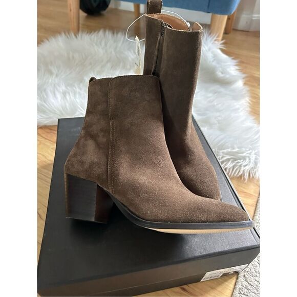 Banana republic booties western like Olive/brown color size 6 real suede - Picture 1 of 7